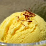 طرز تهیه بستنی سنتی زعفرانی خوشمزه با یک لیتر شیر در خانه
